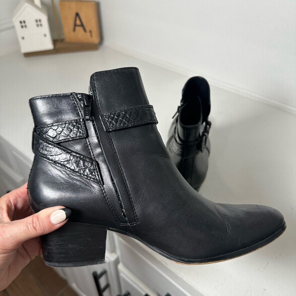 Coach Women’s 8B Black Leather Ankle Boots Buckle Strap Designer Booties - Picture 8 of 9